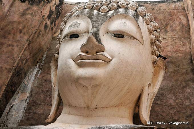 Cabeça de Buda sentado 15 metros, Sukhothai, Wat Sri Chum - Tailândia