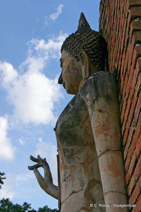 Estátua budista no perfil, Sukhothai, Wat Trapang Ngoen - Tailândia