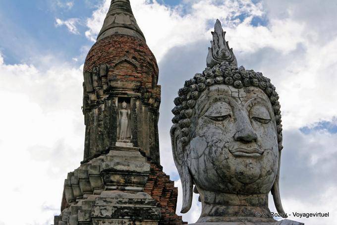Cabeça de Buda e de nicho chedi em flor de lótus, Sukhothai, Wat Trapang Ngoen - Tailândia
