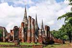 As colunas do grande templo, Wat Phra Sri Samphet, Ayutthaya, Tailândia.