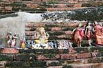 Figuras em uma parede, Wat Phra Sri Samphet, Ayutthaya, Tailândia.