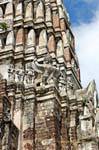 Garudas sobre prang, Wat Raj Burana, Ayutthaya, Tailândia.