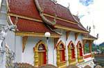 O templo da montanha, vista lateral, Chiang Mai Região, Tailândia.