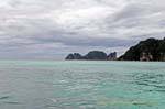 O verde do mar de Andaman, Koh Phi Phi, Tailândia.