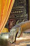 Buddha Bhumisparsha mão-mudra, Lampang, Tailândia.