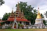 Ubosot mondops a 5 e de 7 andares, Lampang, Wat Sri Chum, Tailândia.