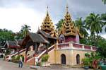 Templo tradicional birmanês, Lampang, Wat Sri Chum, Tailândia.