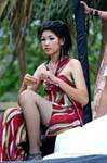 Menina em meias arrastão, Festival Patong, Phuket, Tailândia.