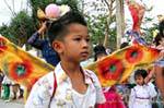 Winged Garçonnnet, Festival Patong, Phuket, Tailândia.