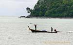 Um pescador em ação, Phuket Town Gypsy, Tailândia.