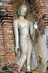 Close-up de Buddha Abhaya Mudra, Sukhothai, Wat Mahathat, Tailândia.