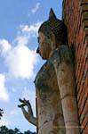 Estátua budista no perfil, Sukhothai, Wat Trapang Ngoen, Tailândia.