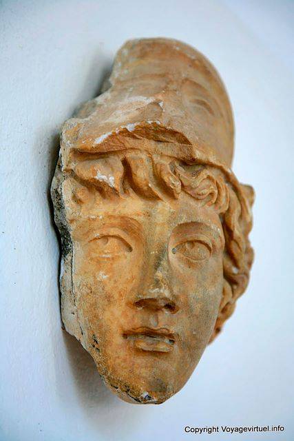 Museu Nacional de Carthage cabeça lateralmente relance - Tunísia