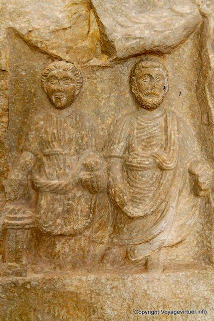 Maktar, estela representando um par de Romans - Tunísia