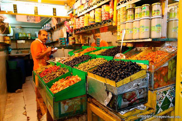 Mercearia com azeitonas, mercado interno, Sfax - Tunísia