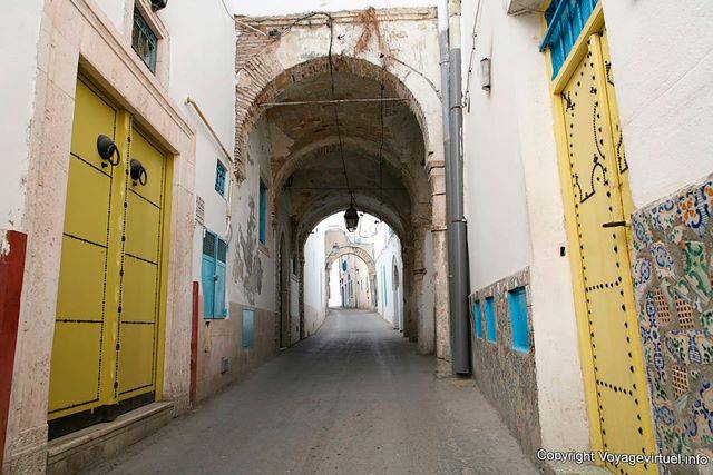 Passagem abobadado na Medina, Tunis - Tunísia