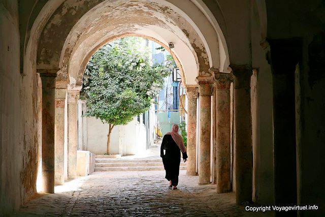 Rumo a rua Sidi Ben Arous, Tunis - Tunísia