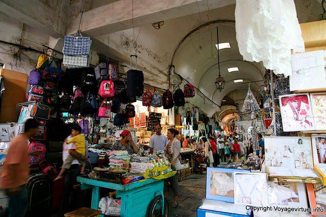 Tunis medina, comerciante talheres - Tunísia