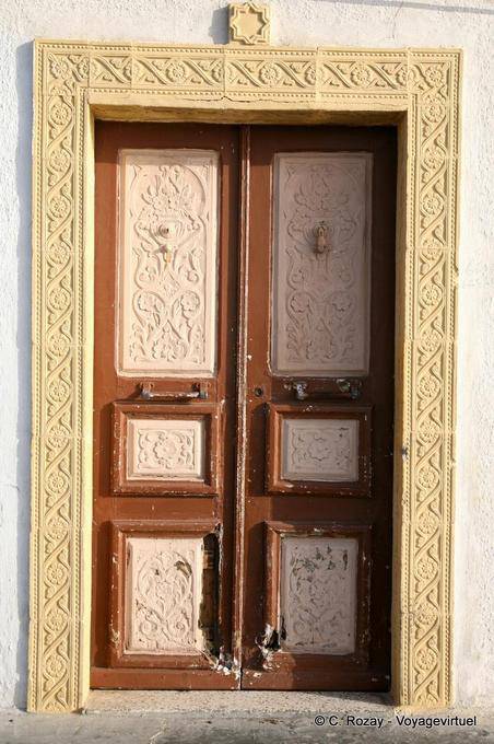 Porta de entrada ornamentado e trabalhou, Mahdia - Tunísia