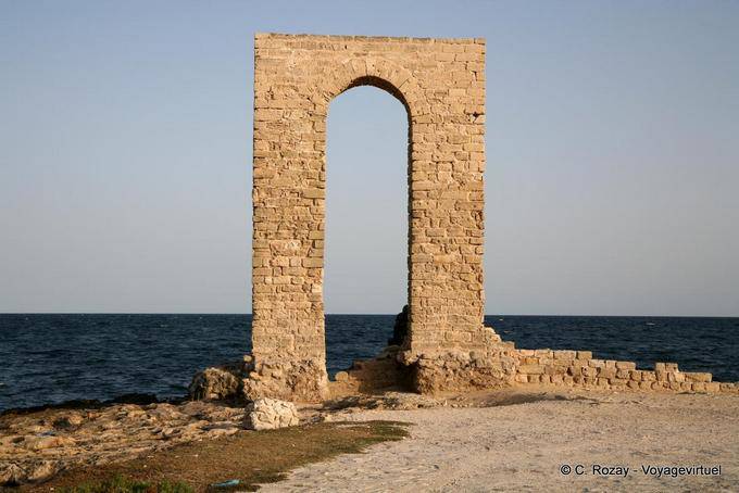 Perto do Arc cothon fenícia, Mahdia Cap África - Tunísia