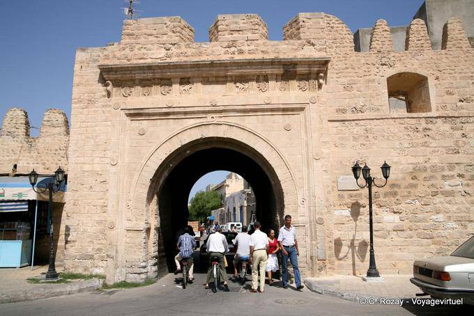 Bab Brikcha Avenida Habib Bourguiba, Monastir - Tunísia