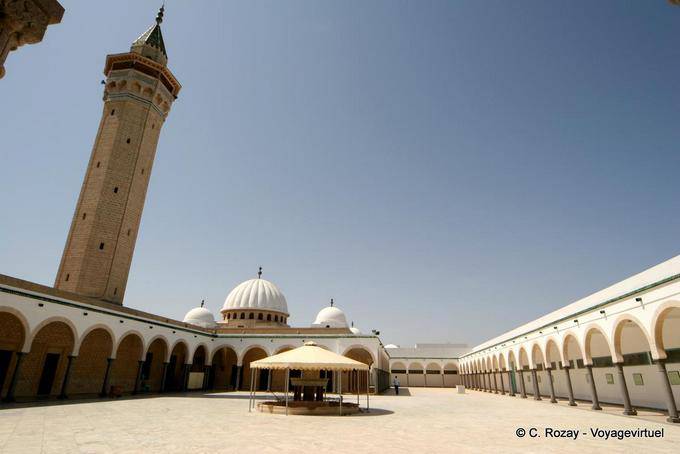 Pátio e minarete da mesquita de Bourguiba, Monastir - Tunísia