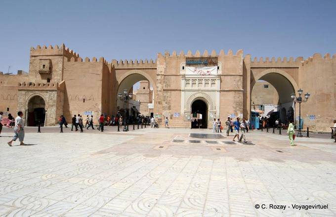 Bab Diwan, entrada principal da medina, Sfax - Tunísia