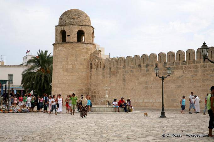 Cúpula Torre e paredes da Grande Mesquita visto de fora, Sousse - Tunísia