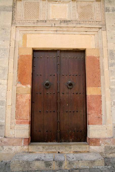 Frame de porta em pedras coloridas, Sousse medina - Tunísia