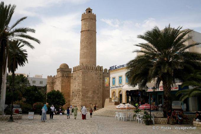 Torre de 27 m permitindo monges guerreiros para monitorar o mar e do sertão, Ribat de Sousse - Tunísia