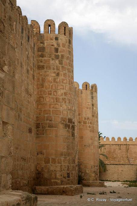 Muralhas ladeado por torres semi-cilíndricos, Ribat de Sousse - Tunísia
