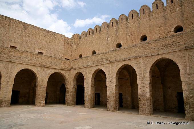 Arcos do pátio central, Ribat de Sousse - Tunísia