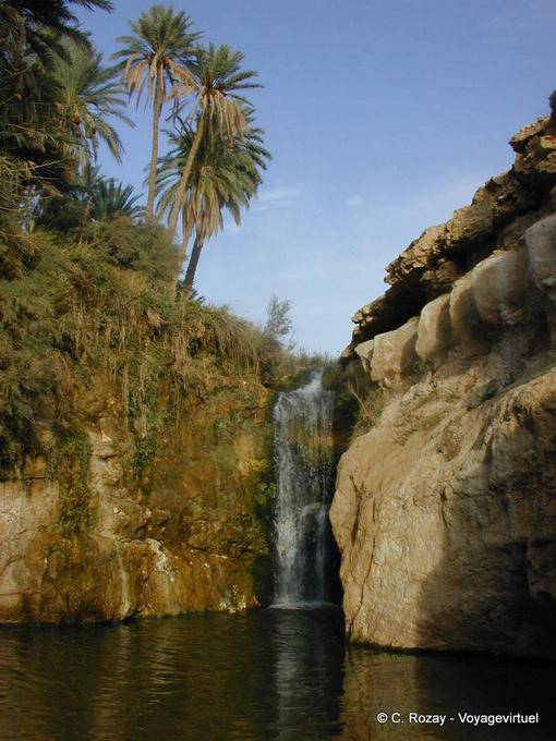 Cachoeira de mergulhar no rio, Chebika (الشبيكة) - Tunísia