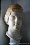 Museu Nacional de Carthage, a estátua monumental cabeça, Tunísia.
