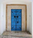 Sidi Bou Said típica moldura da porta de idade, Tunísia.