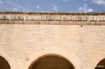 Inscrições em Kufic caligrafia em um banner acima do pórtico, Grande Mesquita, Sousse, Tunísia.