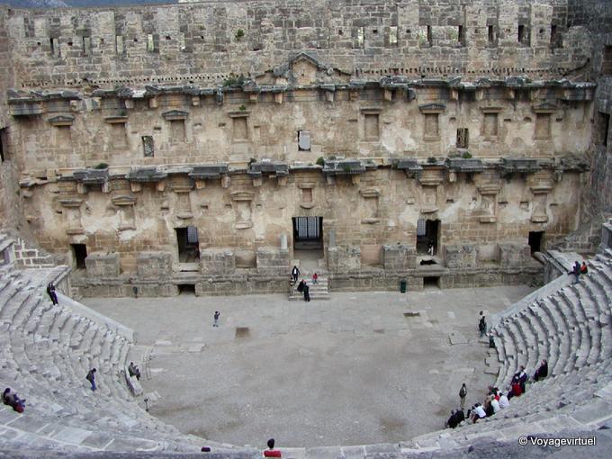 Panorama do alto das arquibancadas no palco, Aspendos teatro - Turquia