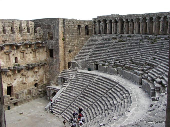 Esquerda do cavea e da galeria superior, teatro de Aspendos - Turquia