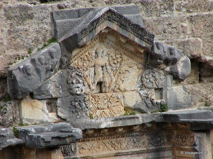 Apollo Bas-relevo em uma parede do teatro de Aspendos - Turquia
