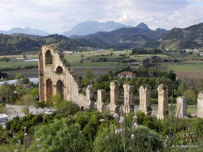 Aspendos, O aqueduto ponte-sifão - Turquia