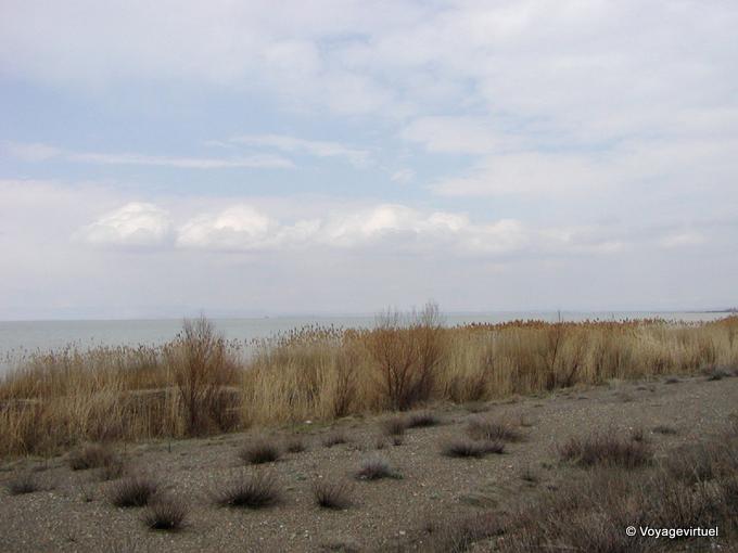 Na margem do lago para Beysehir - Turquia