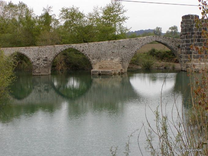 Ponte velha sobre o rio Manavgat - Turquia