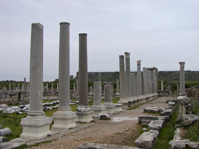 Rota principal para os banhos, Perge - Turquia