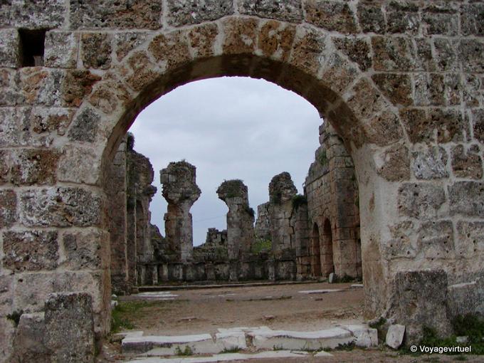 as ruínas do Sul Banhos de Perge - Turquia