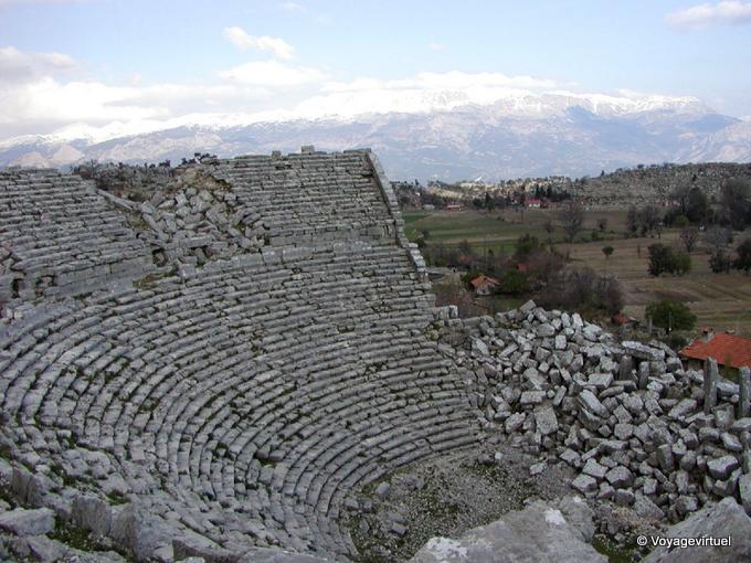 Teatro Selge, segundo século, 8.700 assentos - Turquia