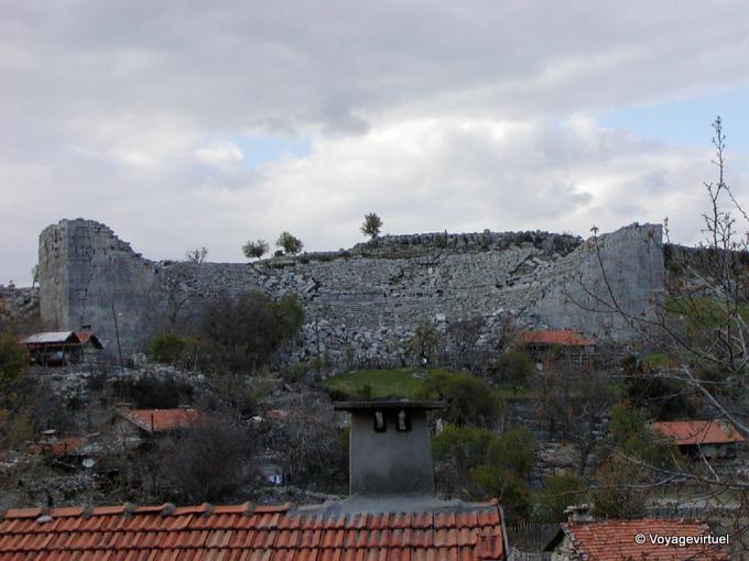 Teatro greco-romana de Selge visto em Altinkaya - Turquia
