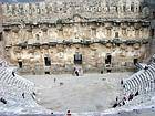 Panorama do alto das arquibancadas no palco, Aspendos teatro, Turquia.