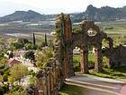Outro ponto de vista de uma parte do aqueduto de Aspendos, Turquia.
