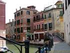 Ponte e cores, Veneza, Italia.