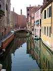 Reflexão no canal, Veneza, Italia.